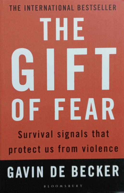 The gift of fear : survival signals that protect us from violence / Gavin de Becker.